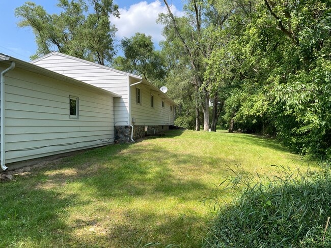 Building Photo - Charming 3-Bedroom Ranch Home in Comstock ...