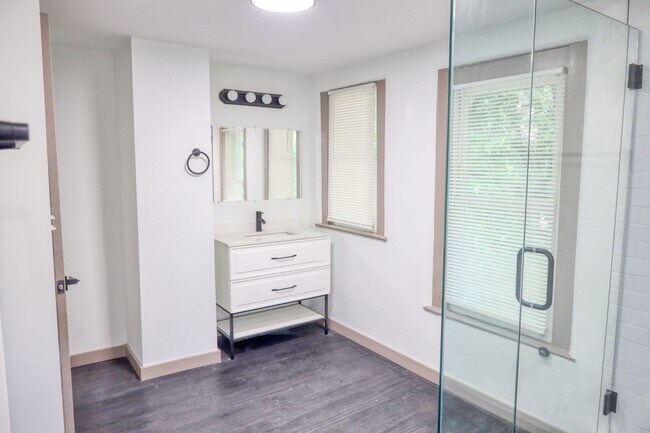 Building Photo - 1121 N Dearborn St