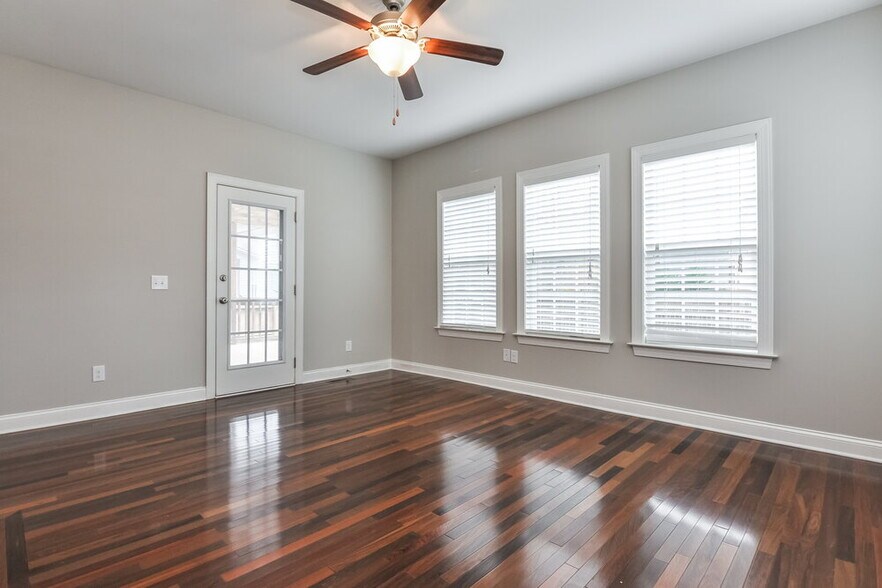 Building Photo - 20 Tia Circle