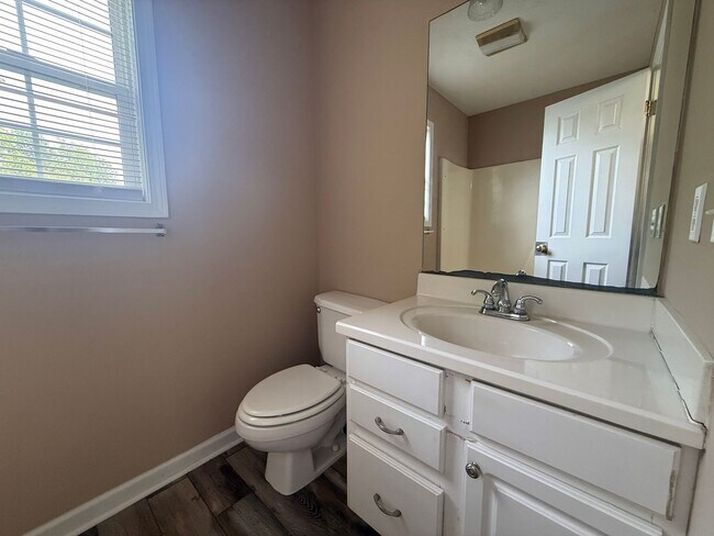 Building Photo - Pet-Friendly 3-Bedroom Home with Garage, Screened-In Porch & Spacious Bedrooms
