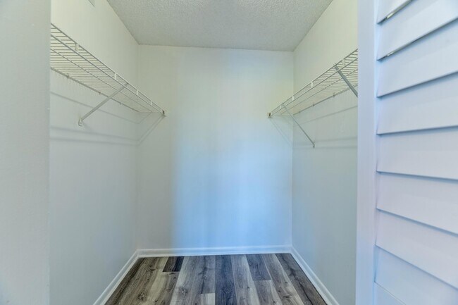 Building Photo - 2226 N Cypress Bend Dr