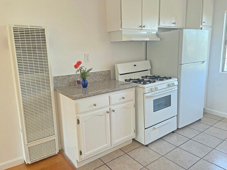 Building Photo - 407 N Avenue 50