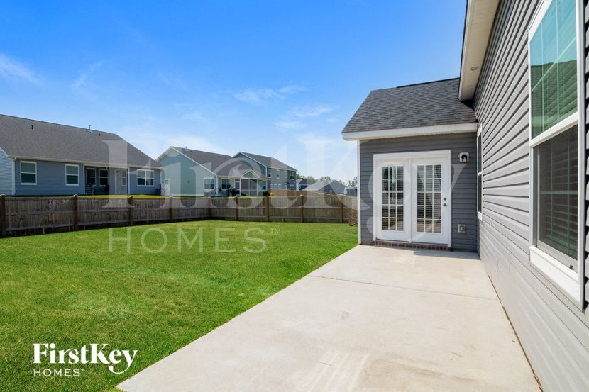 Building Photo - 614 Pendleton Dr