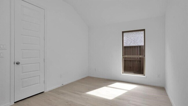 Building Photo - 2910 Starling Dr