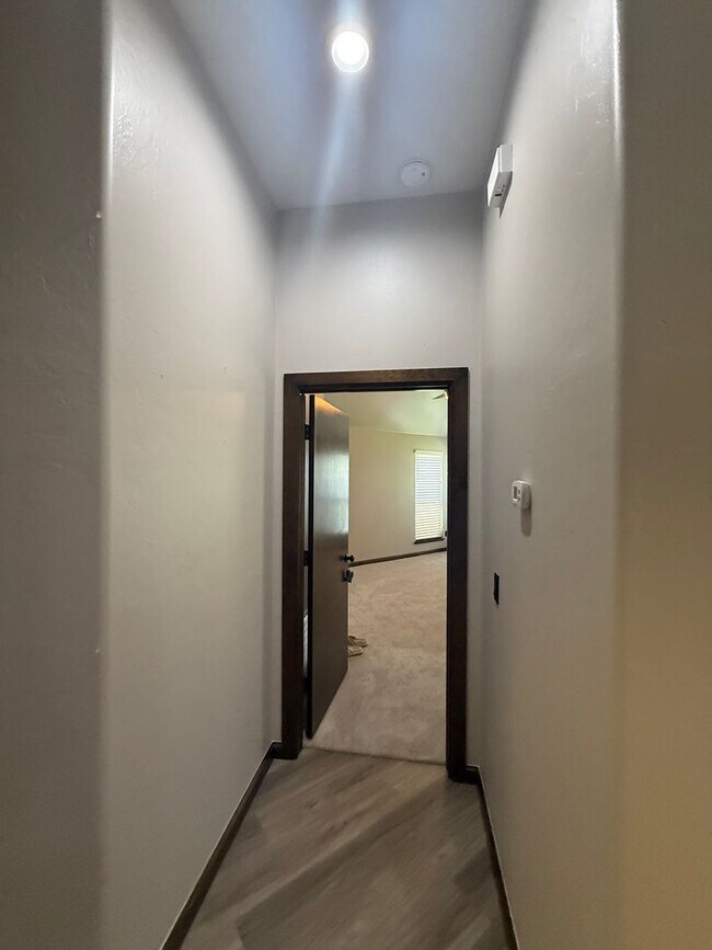 Building Photo - 3 bed plus office, Neighborhood amenities include a neighborhood pond, Pool and playground!