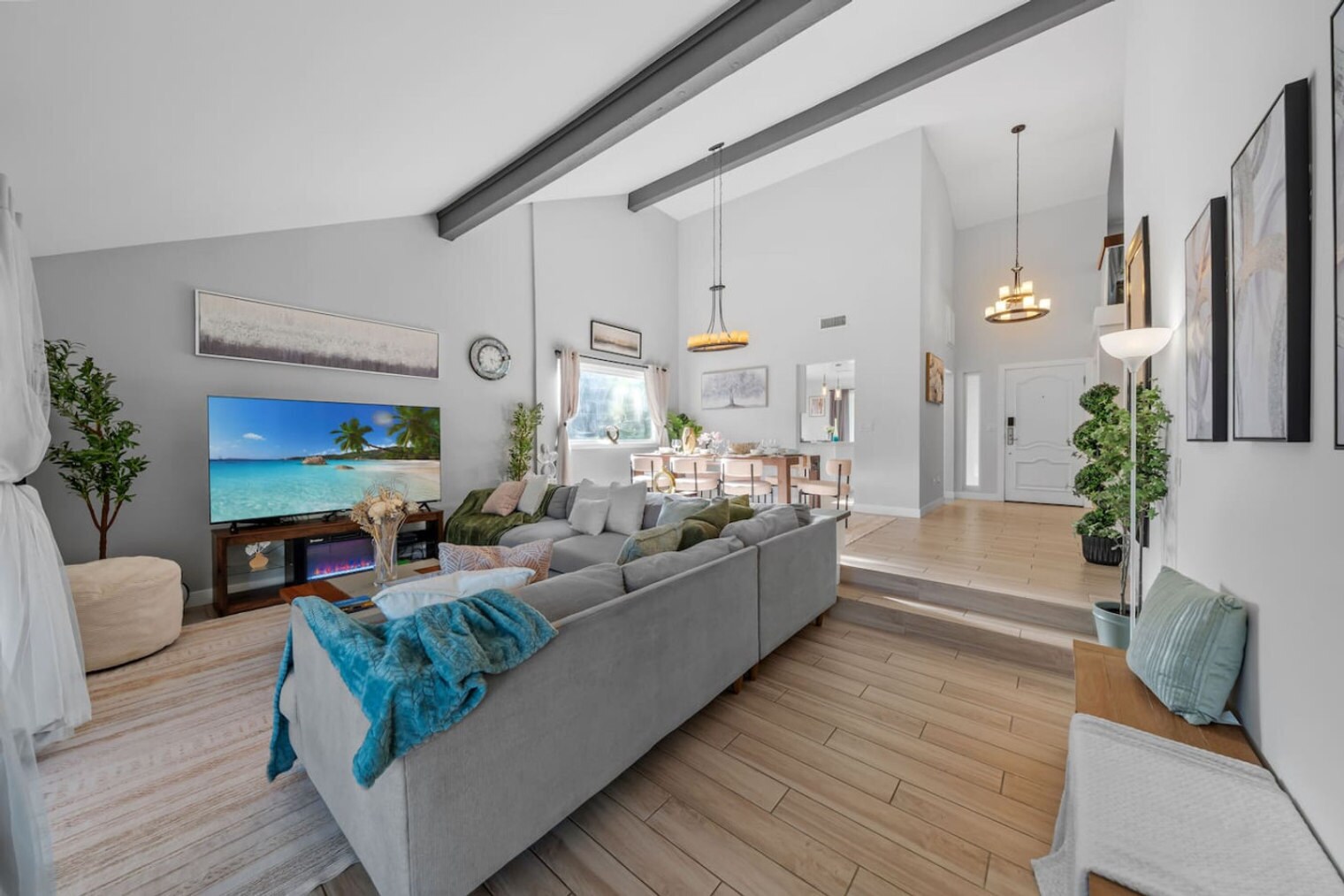 Building Photo - 9737 Benavente Pl