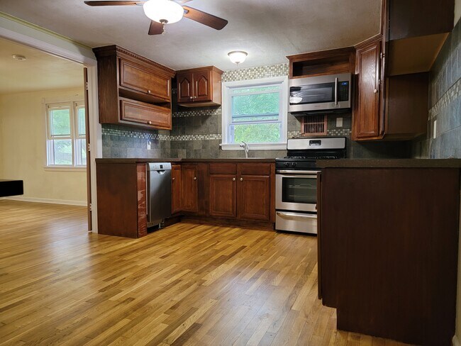 Beautiful stainless steel new appliances, exclusive bash dishwasher - 155 Atlantic Ave