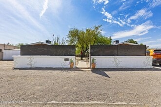Building Photo - 2508 E Seneca St