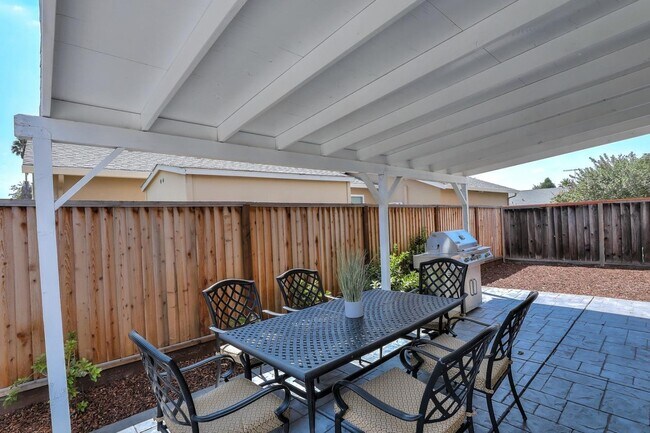 Building Photo - 1060 Belford Dr