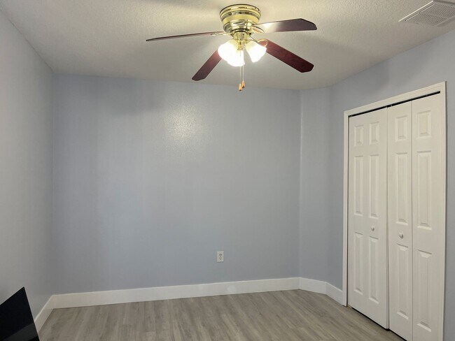 Building Photo - 212 Purslane Pass