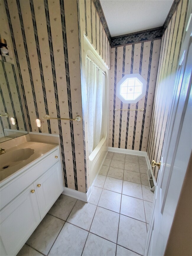 Building Photo - 178 Meadowbrook Cir