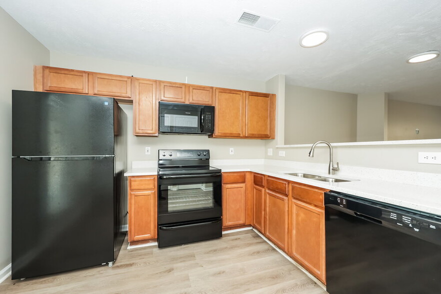 Building Photo - 8030 Logan Dr