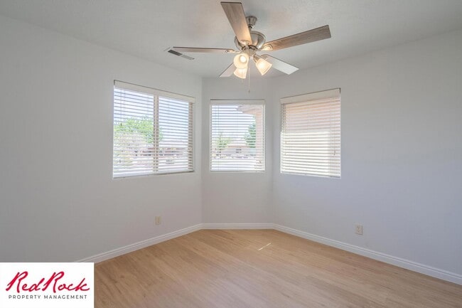 Building Photo - 4 Bedroom in Amber Estates - Newer LVP Flooring throughout home!