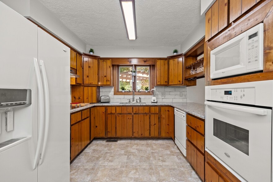 Building Photo - 8300 St Peters Ln