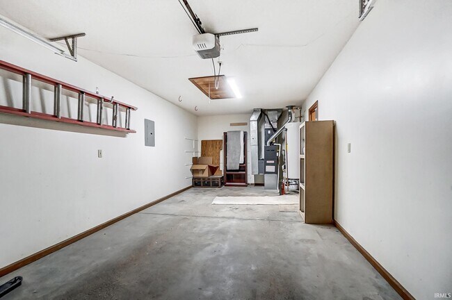 Building Photo - 5045 Lake Ave