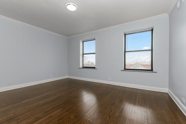 Building Photo - Two Bedroom in South Shore Available Now!