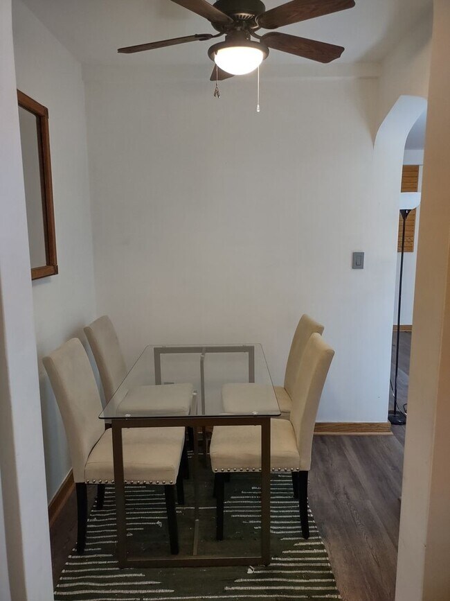 Building Photo - Charming Studio Unit within Walking Distance to GWU