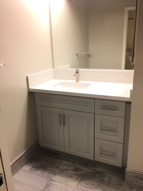 Building Photo - 6716 Clybourn Ave