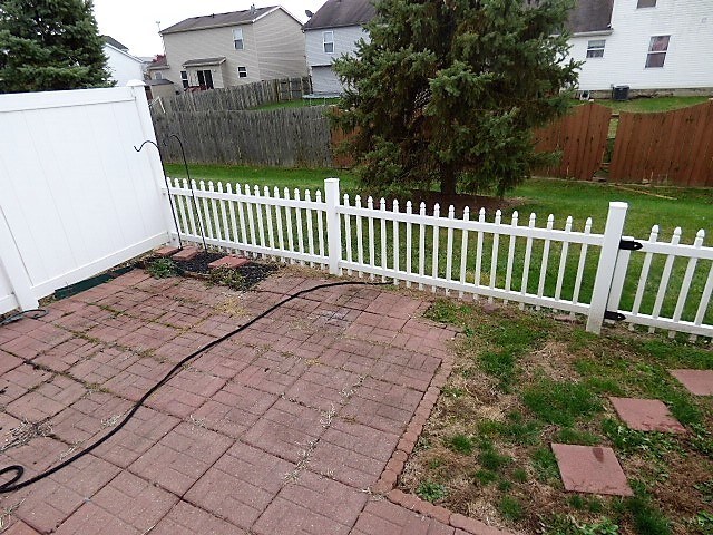 Building Photo - Brice Green 3 BR Condo!