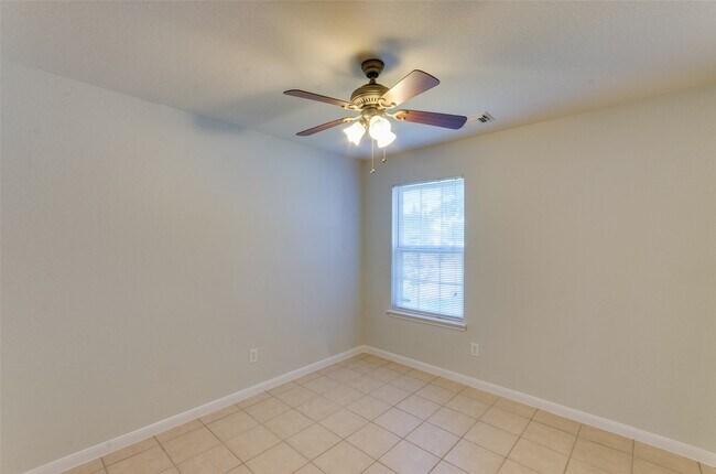 Building Photo - 3302 Legends Landing Dr