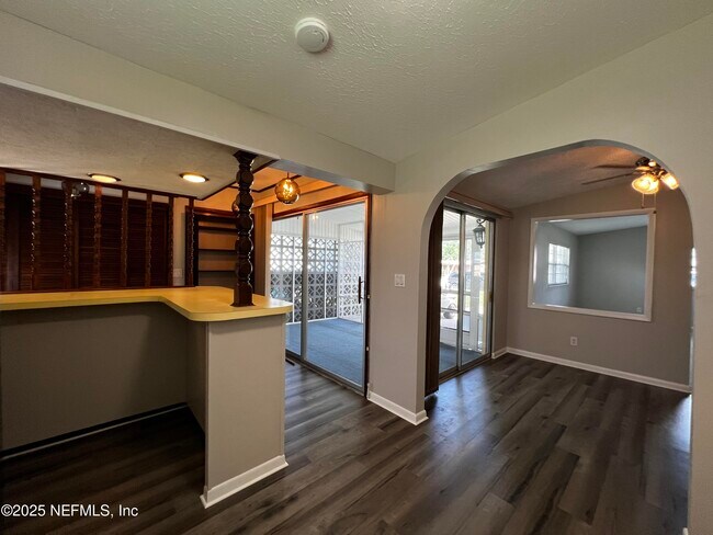 Building Photo - 11505 Inez Dr