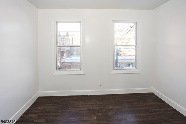 Building Photo - 11 Ellington St