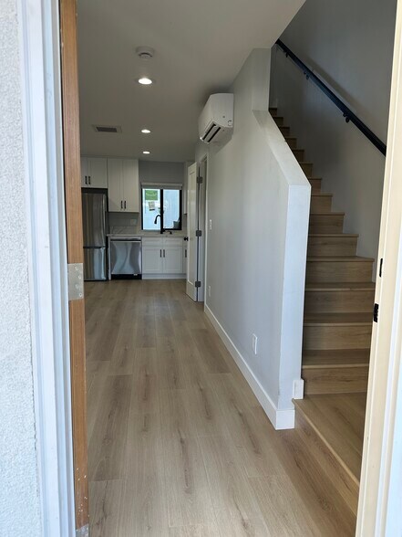 Building Photo - 826 Rose Ave