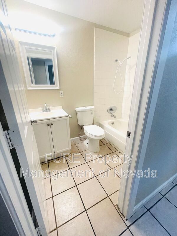 Building Photo - 2315 Caravelle St