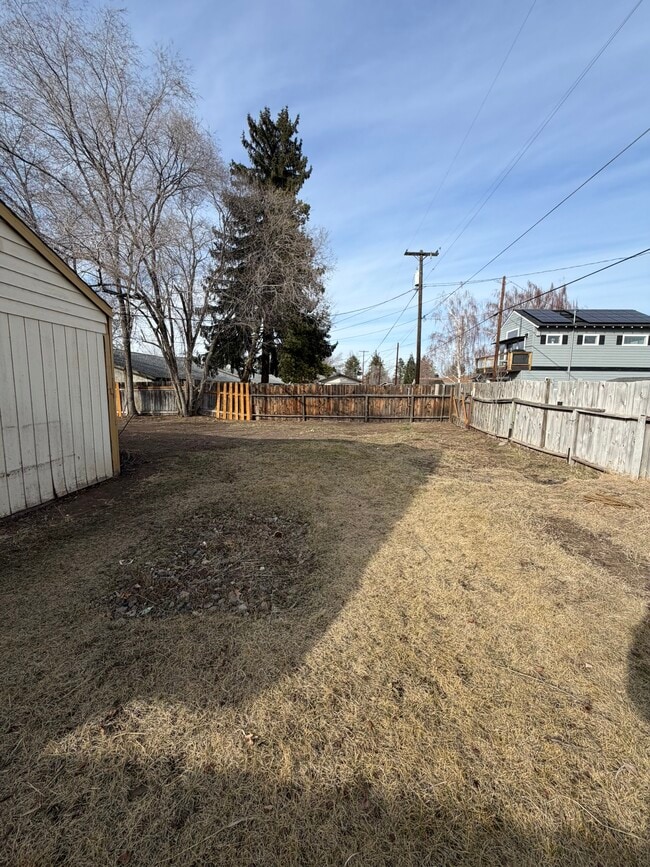 Building Photo - 1039 SW Cascade Ave