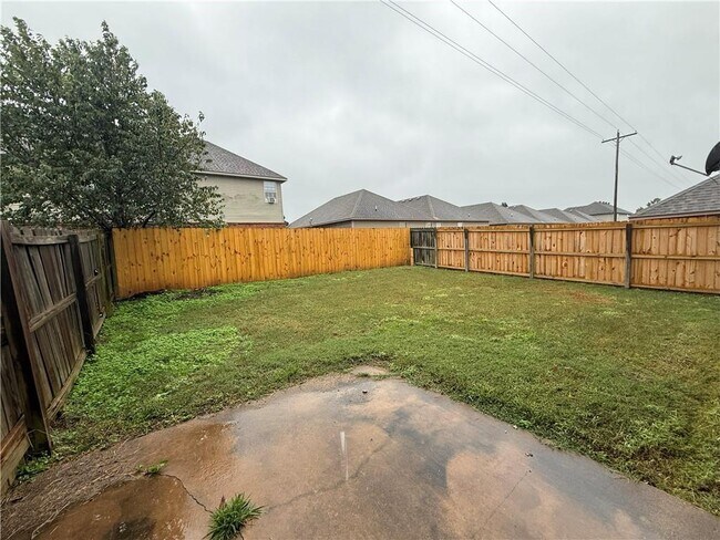 Building Photo - 3301 SW Deerfield Blvd