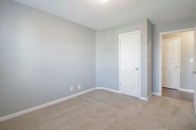 Building Photo - 205 Ruf Dr