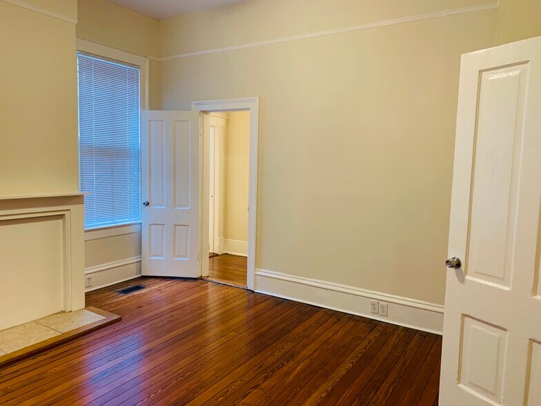 Building Photo - 903 Montgomery St