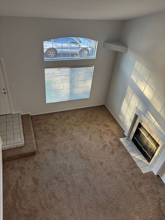 Building Photo - *GREAT TOWNHOME IN GATED "SILVERADO RANCH COMMUNITY!!"