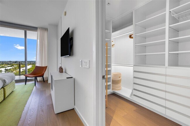 Building Photo - 360 Ocean Dr
