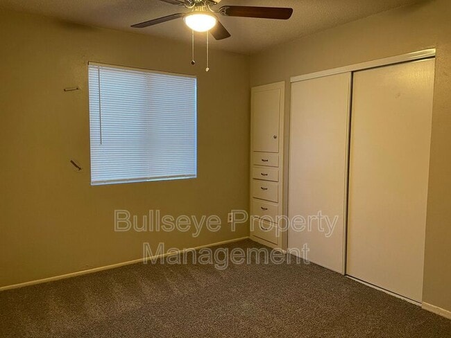 Building Photo - 6406 W Rose Ln