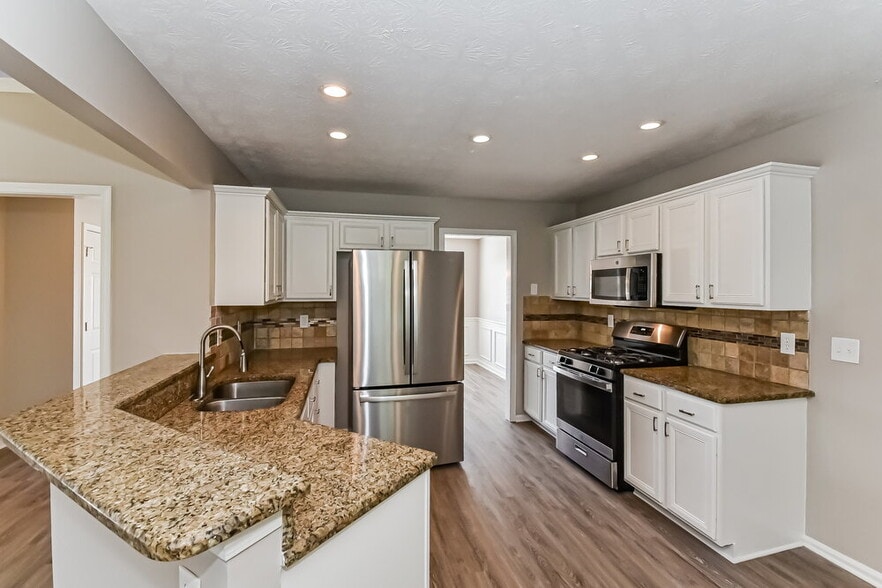 Building Photo - 7855 Clearview Cir