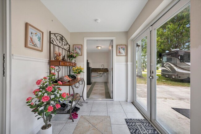 Building Photo - 4408 E Riverside Dr