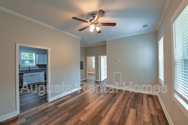 Building Photo - 206 N Hankinson St