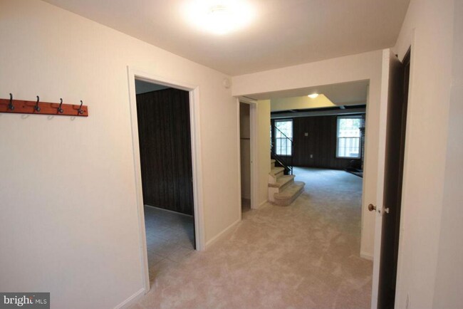 Building Photo - 7901 Central Park Cir