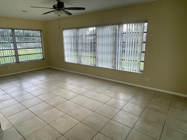 Building Photo - 1160 SW 69th Ave