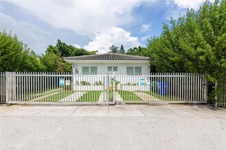 Building Photo - 523 NE 68th St