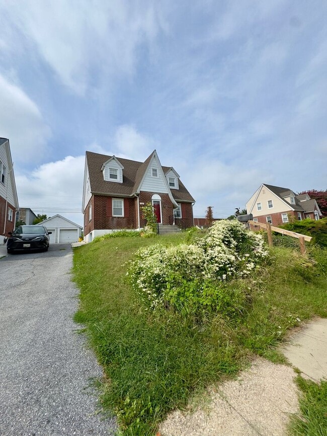 Building Photo - 1108 Elm Ridge Ave