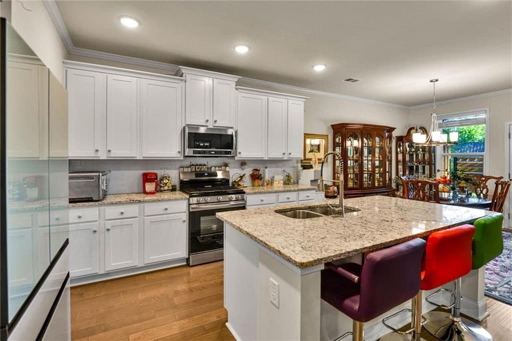 Building Photo - 2423 Chene Dr