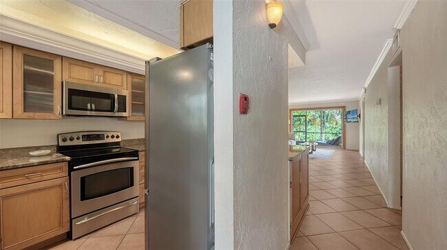 Building Photo - 1650 Pine Tree Ln