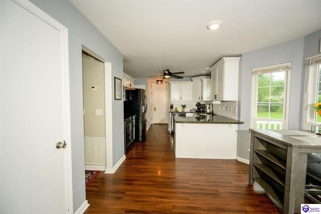 Building Photo - 1802 Lakewood Dr