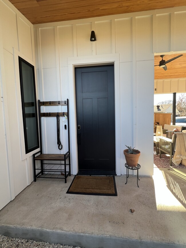 Building Photo - 3003 Birdwood Cir