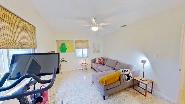 Building Photo - Lake Pasadena - Charming 2 Bedroom Home with Spacious Yard