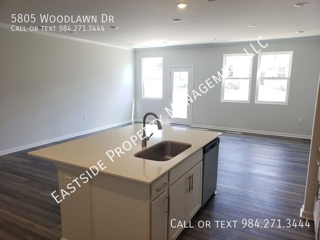 Building Photo - 5805 Woodlawn Dr