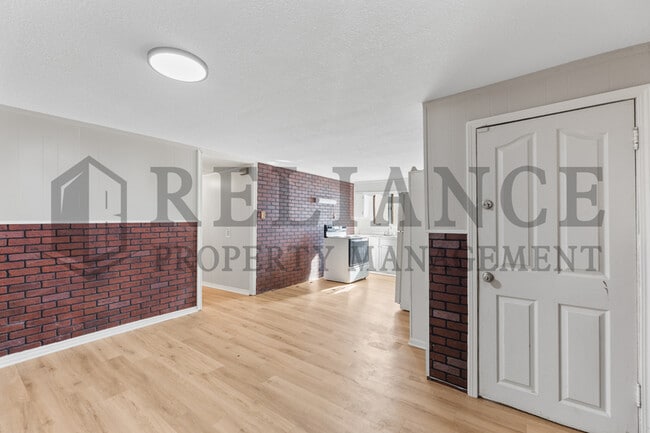 Building Photo - 1823 S Hiram St