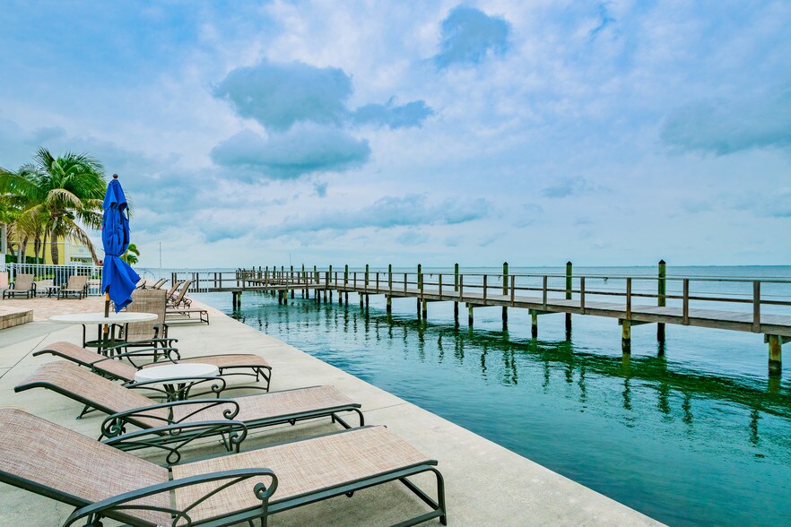 Building Photo - 5231 Beach Dr SE